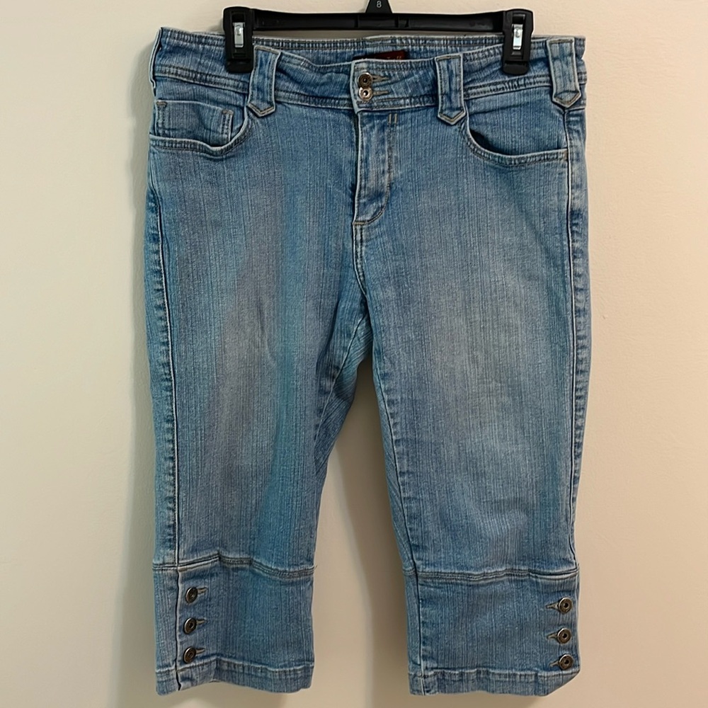 Lee one true fit capris jean shorts size 11/12M light wash button bottom leg